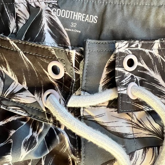 Good Threads Men's Swim Trunks, 32" waist - Picture 4 of 5